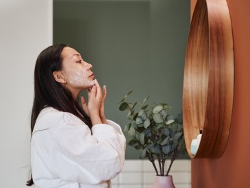 saya skincare brightening peel, saya brightening peel, woman applying moisture cream at her face, korean skincare, k-beauty, k-skincare, k-skincare amazon, amazon beauty