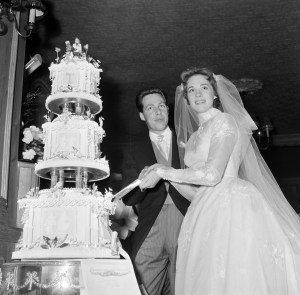 The wedding of Julie Andrews and Tony Walton at St Mary Oatlands Church, Weybridge, Surrey, 10th May 1959. (Photo by Arthur Sidey/Mirrorpix/Getty Images)