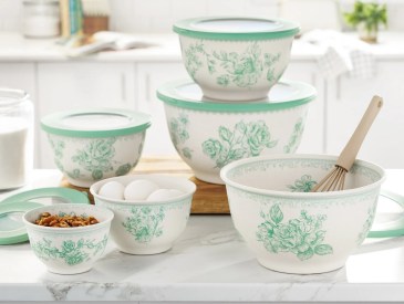 The Pioneer Woman Agatha collection