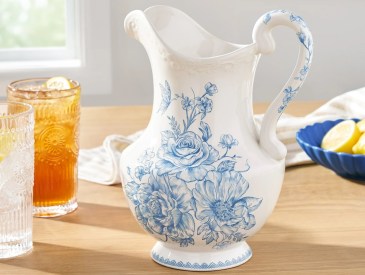 The Pioneer Woman Agatha pitcher